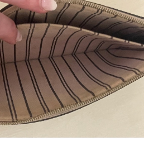 Louis Vuitton MM pouch - Picture 4 of 8